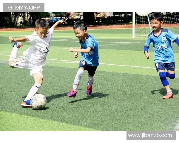 汕头花式足球明星的精彩瞬间与成长故事展现足球魅力与青春活力